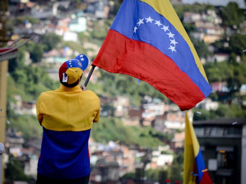 Maduro crea una nueva hegemonía “confiscando” partidos, según analistas