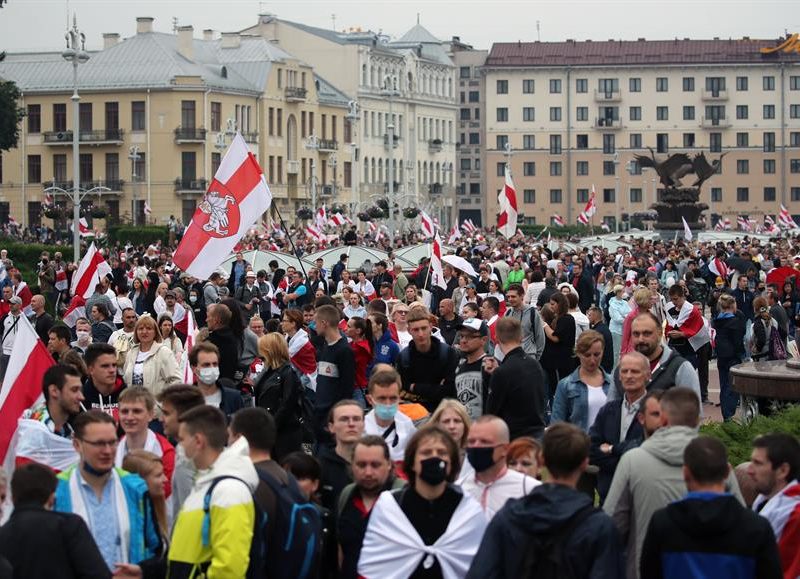 Miles de personas vuelven a las calles en Bielorrusia en contra de Lukashenko