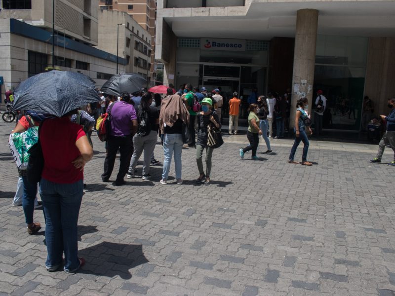 Tres fallecidos y 61 casos de COVID-19 en Caracas este #28Abr