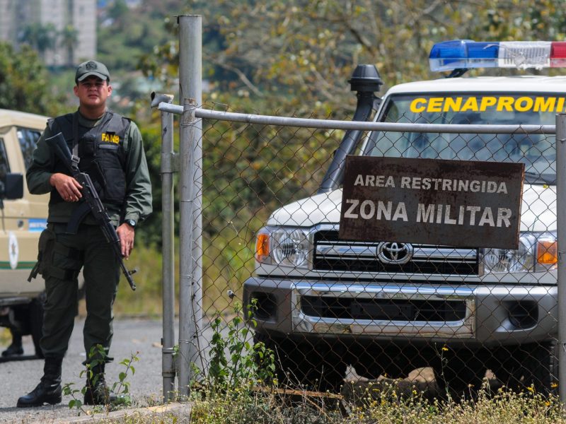Denuncian retrasos de hasta 750 días para presentación de presos políticos militares
