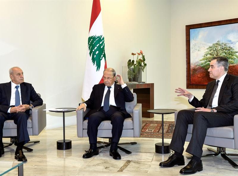 Parlamento libanés designa a Mustafá Adib como primer ministro