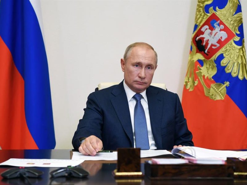 Putin firma ley que criminaliza difusión de "noticias falsas" sobre Ejército