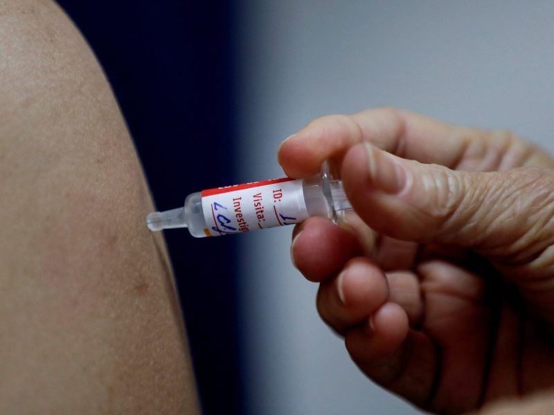 Brasil comenzará a probar la vacuna rusa contra COVID-19 a finales de octubre