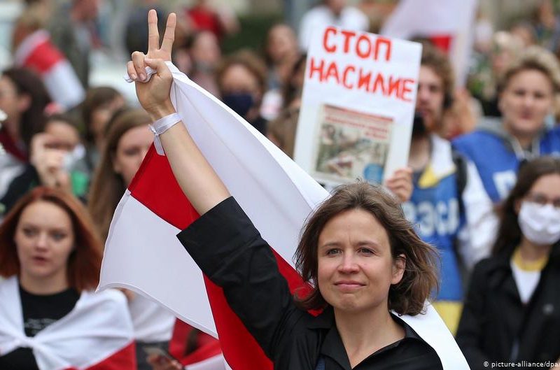 Bielorrusia: miles de mujeres protestan contra la violencia policial