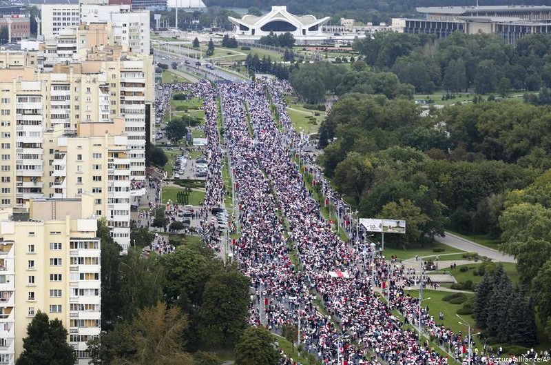 Bielorrusia: opositores desafían represión de Lukashenko con manifestación sin precedentes