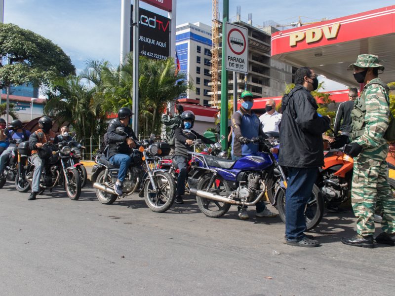 Maduro anuncia "nuevo plan de regularización" para suministro de gasolina que iniciará el #5Oct