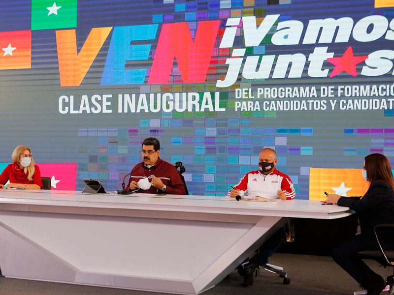 Maduro pide a la UE que lo "piense bien" y observe las elecciones del 6D
