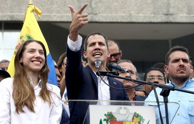Capriles retira candidaturas a parlamentarias para presionar a Maduro, dice Crónica Uno