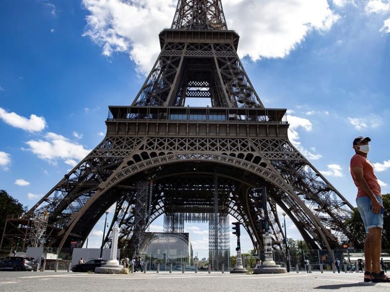 Torre Eiffel es evacuada por una alerta de bomba