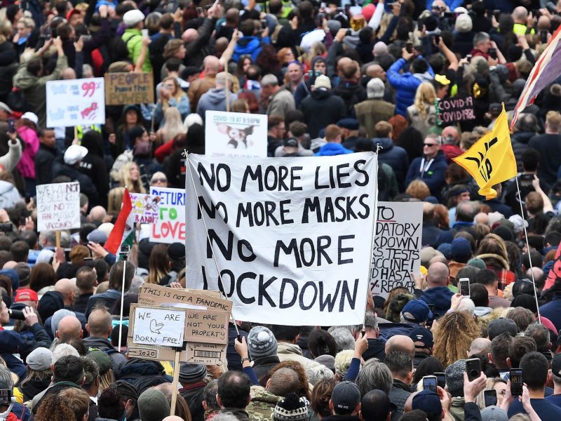Marcha contra el confinamiento termina con incidentes en Londres
