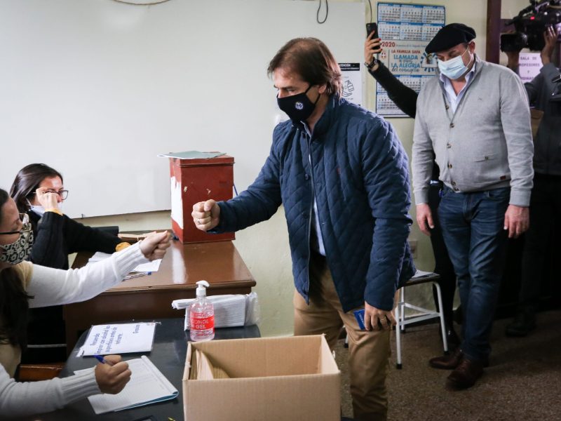 Gobierno de Lacalle Pou sale fortalecido de comicios regionales en Uruguay