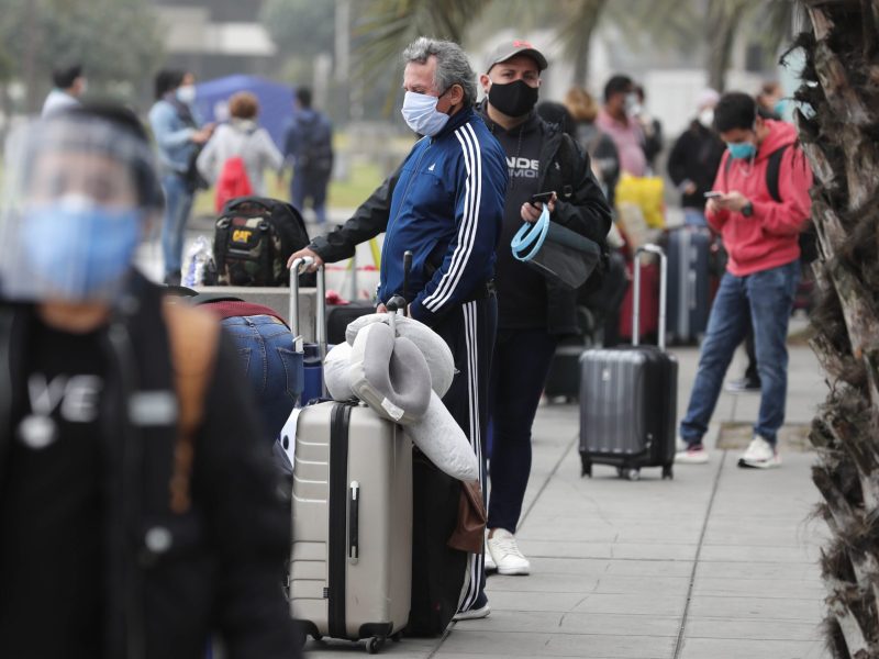 América abre fronteras pero no para los migrantes y sigue pendiente de Trump