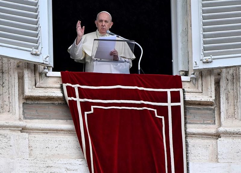 Papa encomia
