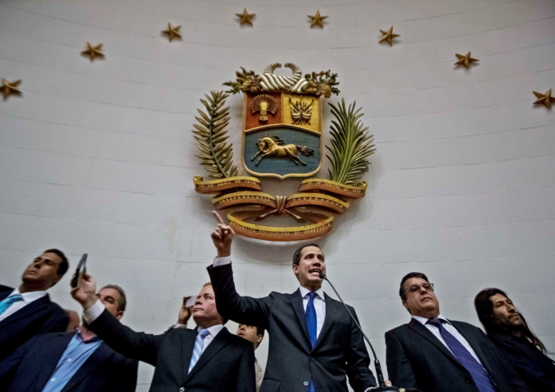 Gobierno interino será simbólico después del 6D, afirman politólogos