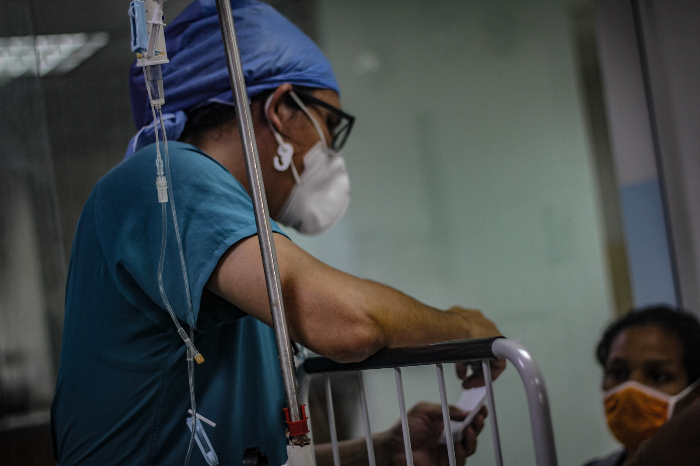 Enfermeros y enfermeras que la pandemia convierte en pacientes (II)