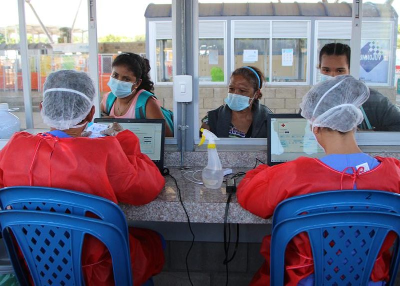 Directora de AI cuestiona a Duque por negar vacunas a venezolanos por situación migratoria