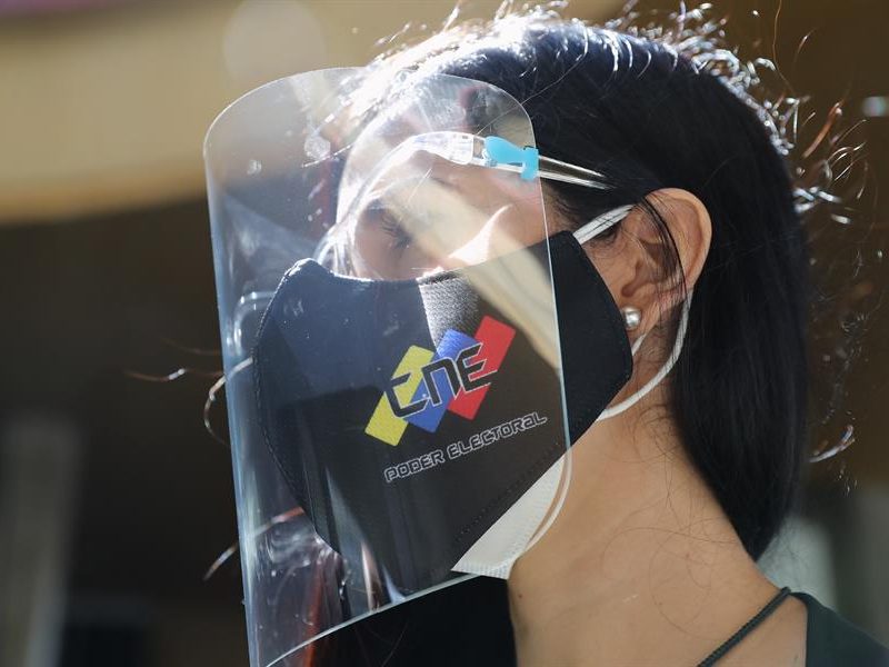 CNE maneja con opacidad la capacitación de los miembros de mesa, alertan observadores electorales