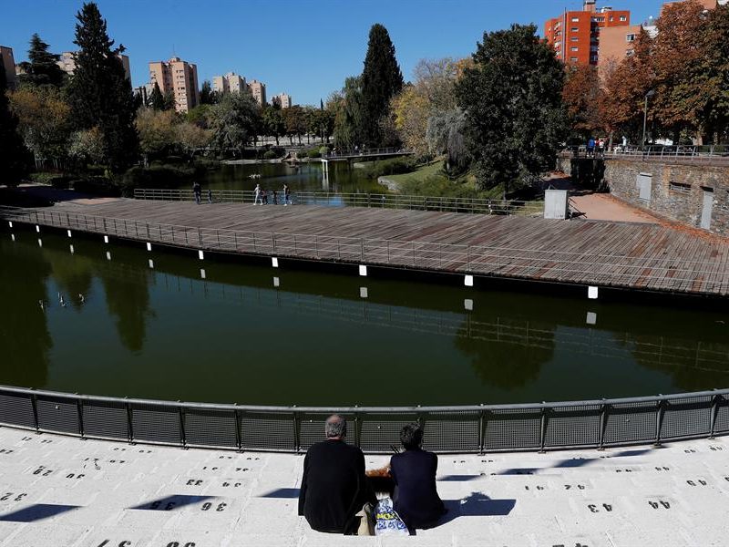 Gobierno español estudia imponer el toque de queda para frenar el COVID-19