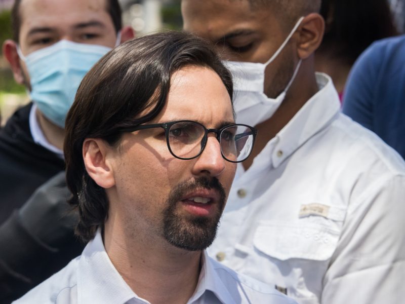 “Queremos que lo vea un médico de confianza”, pide madre de Freddy Guevara