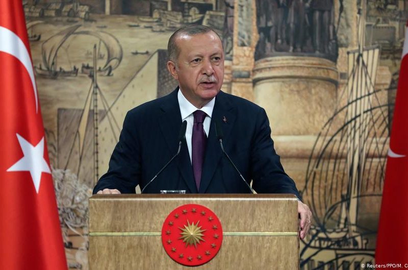 Merkel condena declaraciones de Erdogan contra Macron