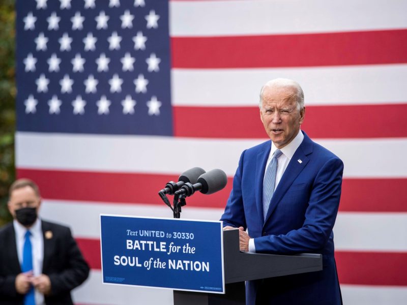 Biden vota por adelantado en EEUU y pide apostar por "un camino diferente"