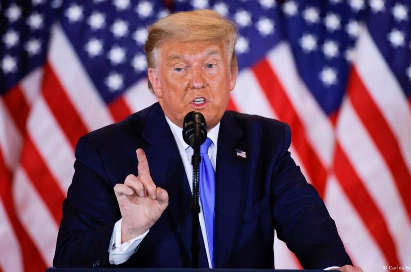 Trump se niega a firmar ley de alivio por pandemia