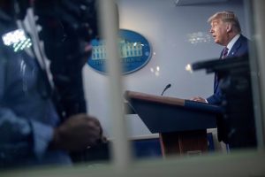 Trump denuncia la "corrupta máquina demócrata" y promete una ofensiva legal