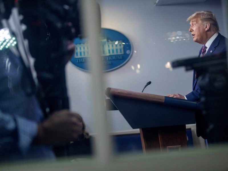 Trump denuncia la "corrupta máquina demócrata" y promete una ofensiva legal