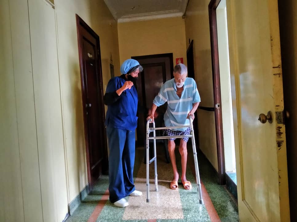 Ancianatos frenan nuevos ingresos por falta de recursos y la pandemia del COVID-19