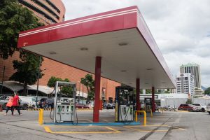 "Colas para surtir gasolina son permanentes", dicen usuarios del #CocuyoWhatsApp