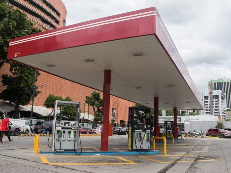 "Colas para surtir gasolina son permanentes", dicen usuarios del #CocuyoWhatsApp