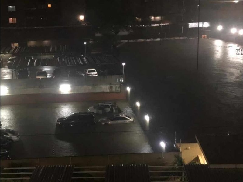 25 zonas de Maracaibo se encuentran afectadas tras el desbordamiento de 12 cañadas este #17Nov
