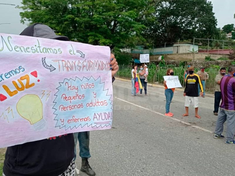 Vecinos de Barquisimeto denuncian que han perdido alimentos y medicinas tras 15 días sin luz #17Nov
