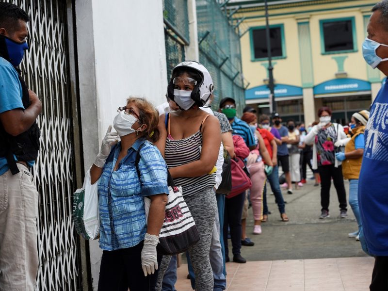 Ecuador programa vacunar a nueve millones de personas contra el coronavirus