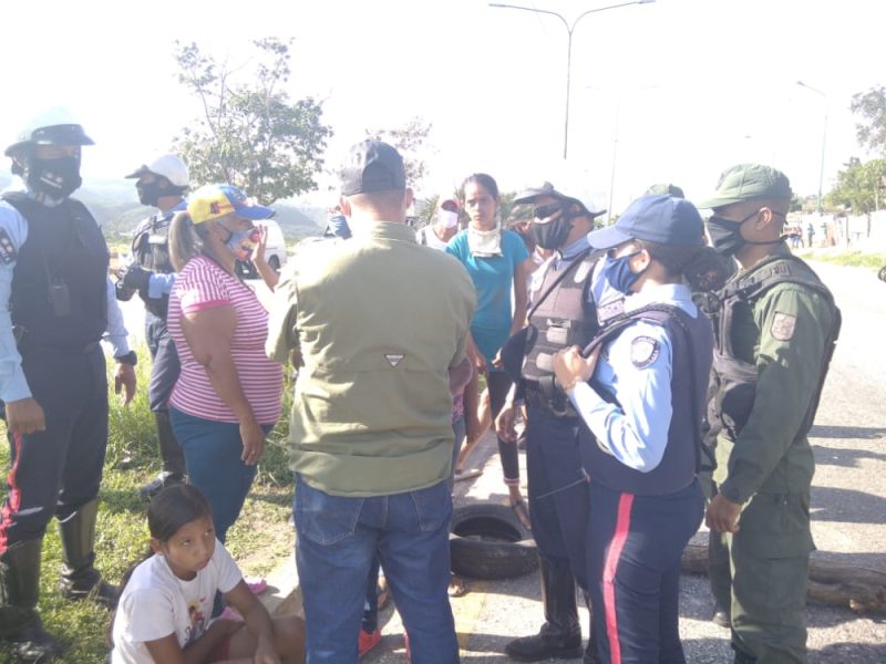 Comunidades de Barquisimeto protestan por fallas de servicio eléctrico y gas doméstico #24Nov
