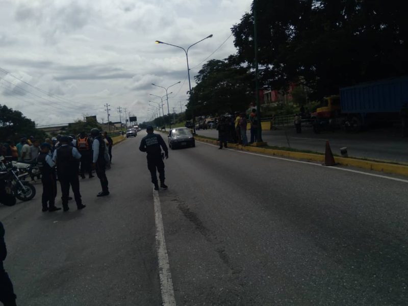 Conductores protestan en Cabudare por fallas en el suministro de combustible #25Nov