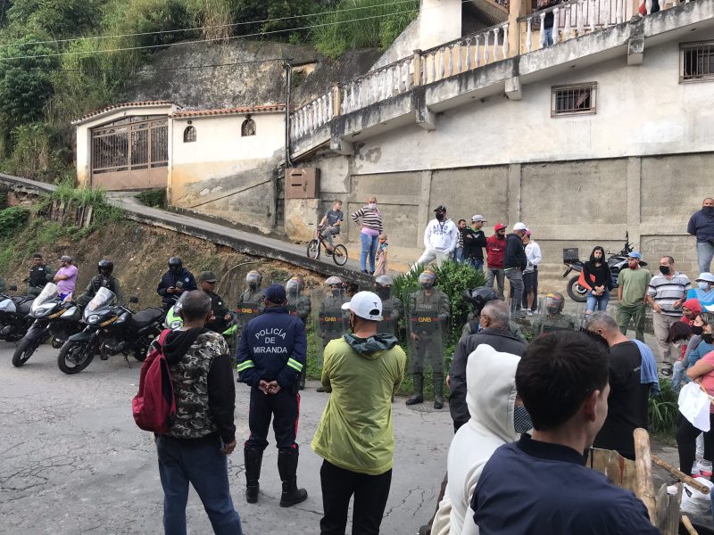 La semana de flexibilización arrancó con protestas en Caracas y Miranda por falta de gas doméstico y agua potable #30Nov