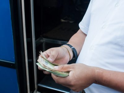 Un trabajador que percibe salario mínimo solo puede cubrir tres días de pasaje en la ruta Catia la Mar - Caracas