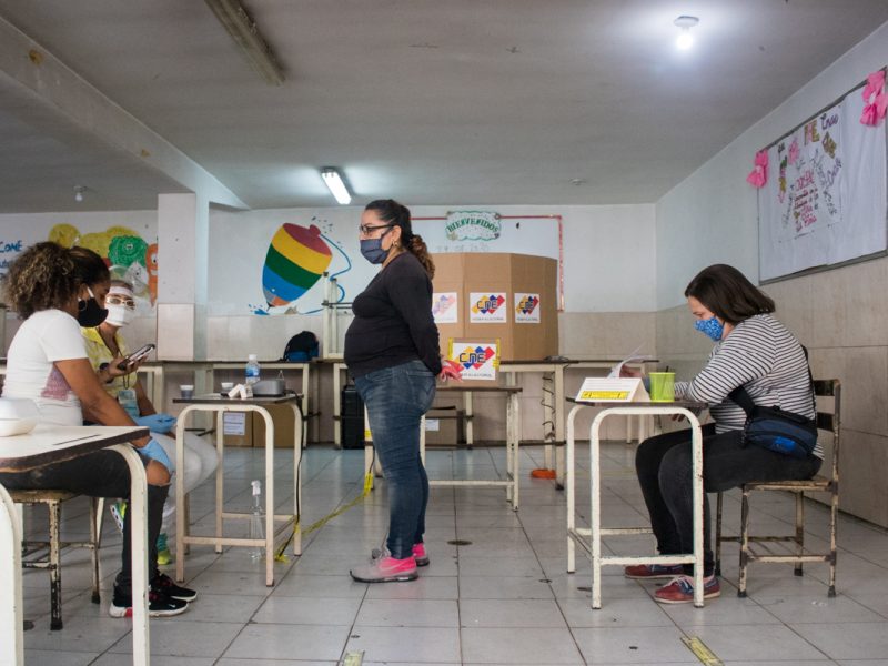 Candidaturas múltiples fragmentan el voto opositor en seis entidades
