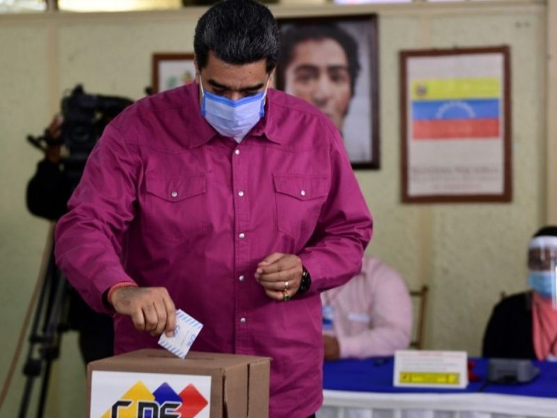 Maduro muestra con cambio de centro electoral que su sostén es militar, dice Juan Manuel Trak