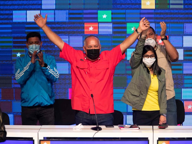 CNE adjudica 157 diputados al Psuv y 8 a la oposición