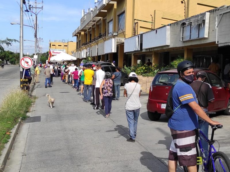 Caraqueños se juegan "el último recurso" con la consulta popular