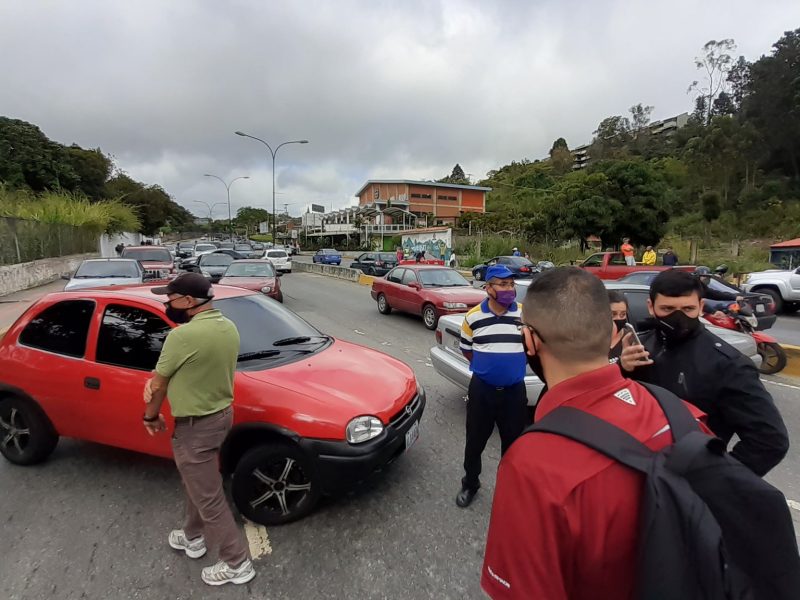 En Mérida protestan por falta de gasoil mientras que en Miranda rechazan las altas tarifas de estacionamiento #16Dic
