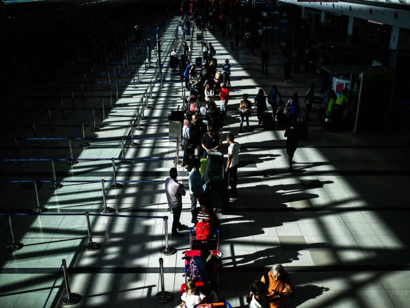 Argentina prohíbe la entrada de extranjeros al país
