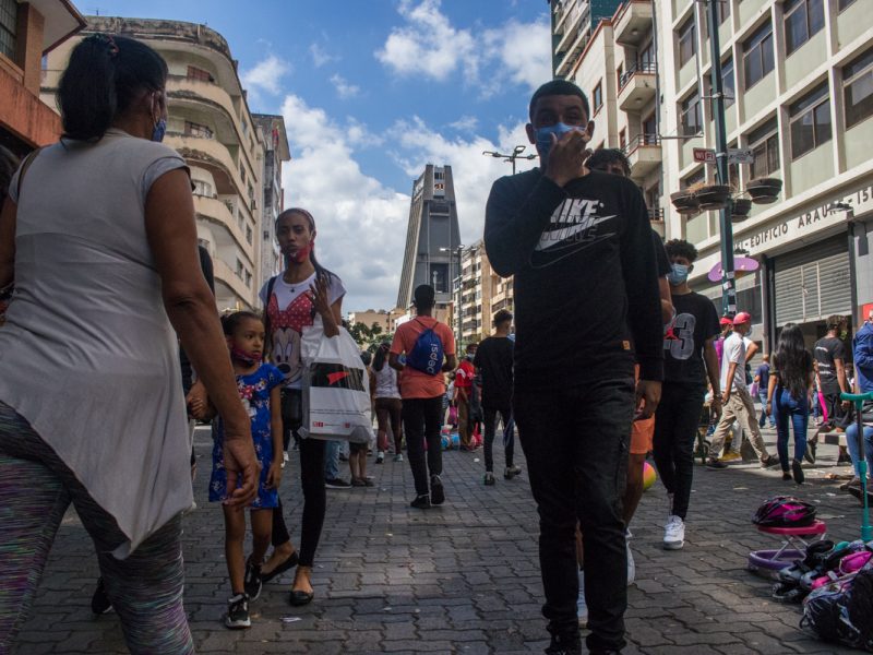 Sanciones sectoriales bloquean salida política en Venezuela, según analistas
