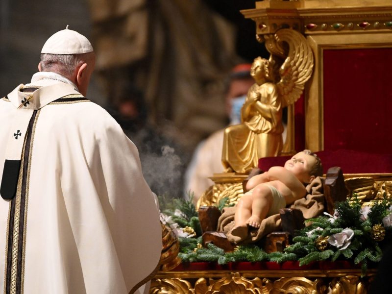 Papa celebra la Misa del Gallo más solitaria llamando a la fraternidad