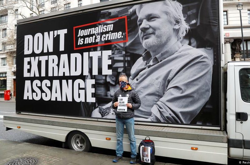 Justicia británica emite orden de extraditar a Julian Assange a EEUU