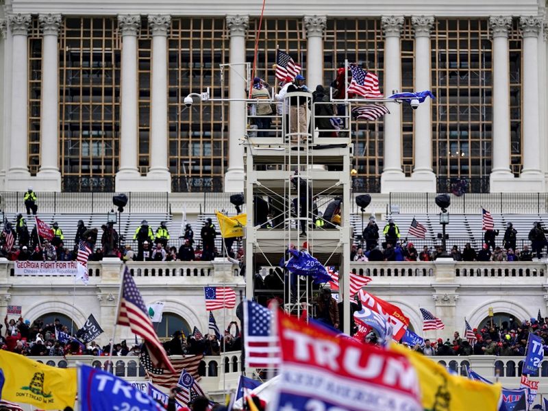 Washington demandó a ultraderechistas de Proud Boys por asalto al Capitolio