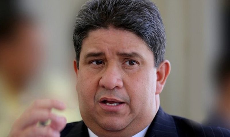 «No se puede llamar al diálogo desde una directiva excluyente» advierte José Gregorio Correa