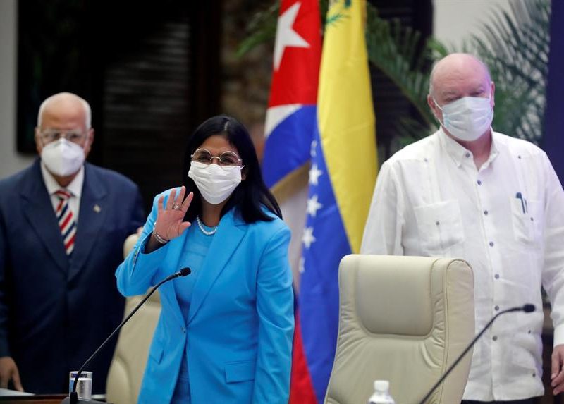 Delcy Rodríguez presenta en Cuba la Ley Antibloqueo